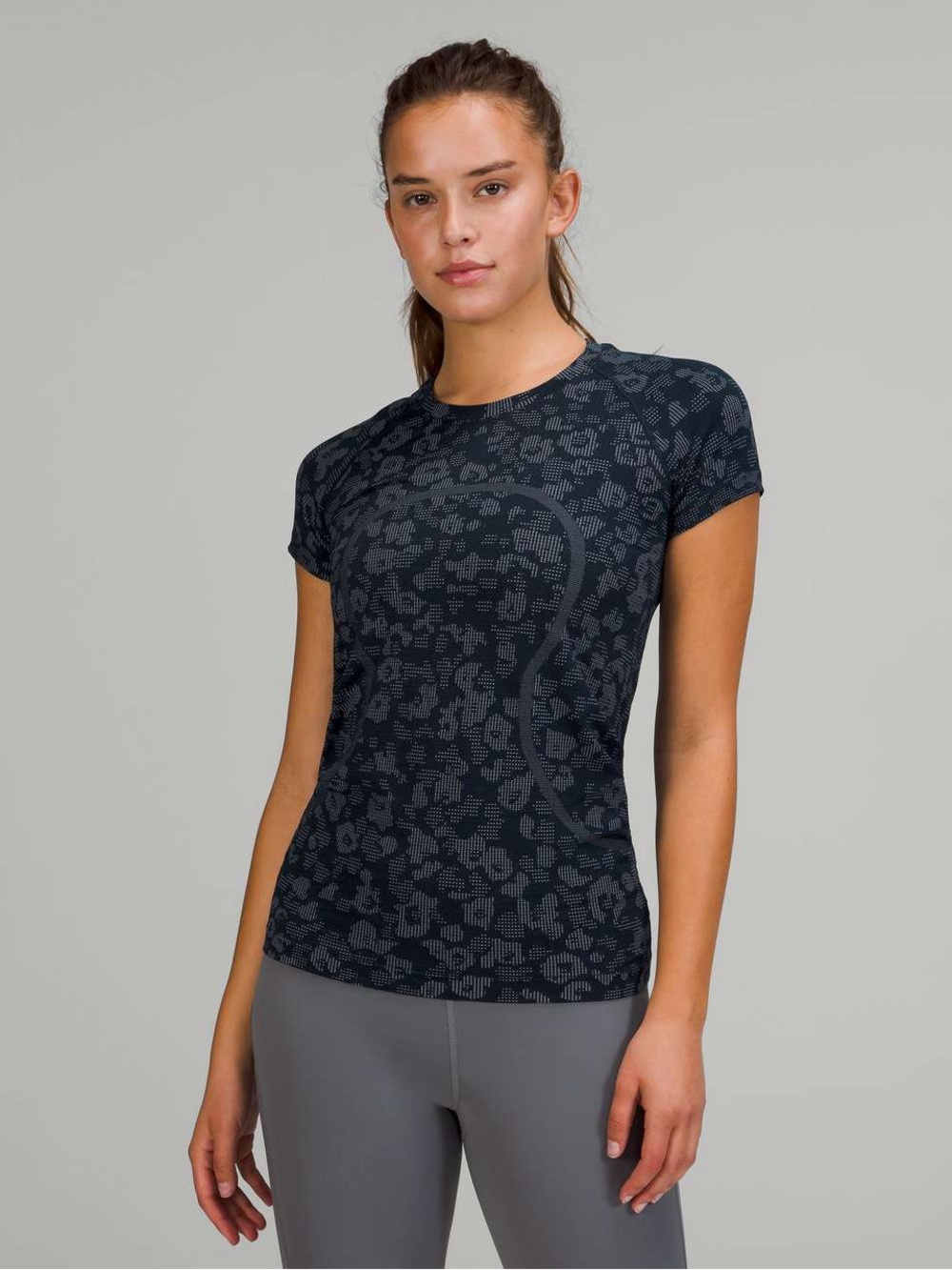 Lululemon Swiftly Tech Short Sleeve Dappled Floral True Navy / Ocean Air Size 8